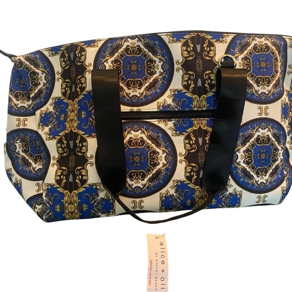 ALICE + OLIVIA X FabFitFun Collab
Duffle Bag Weekender Regal Romance
Sapphire - Picture 2 of 4